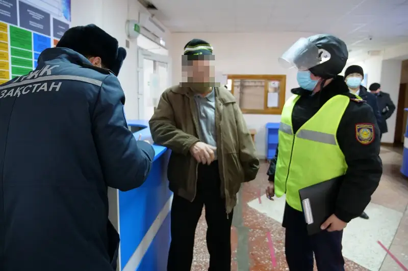 Petropavlda qala turǵyny emhanaǵa granata ákelip, dárigerlerdi qorqytty