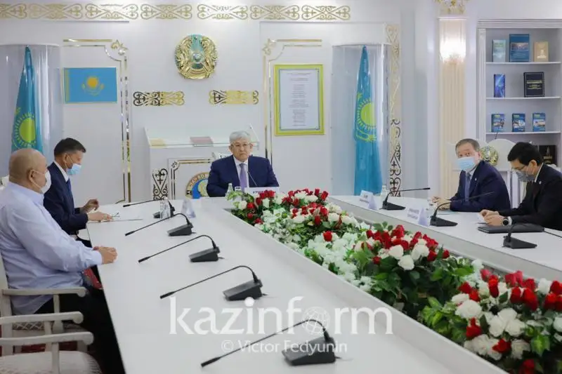 Fermerler ótkizý naryqtaryna deldalsyz shyǵa alatyn bolýy tıis – Memlekettik hatshy