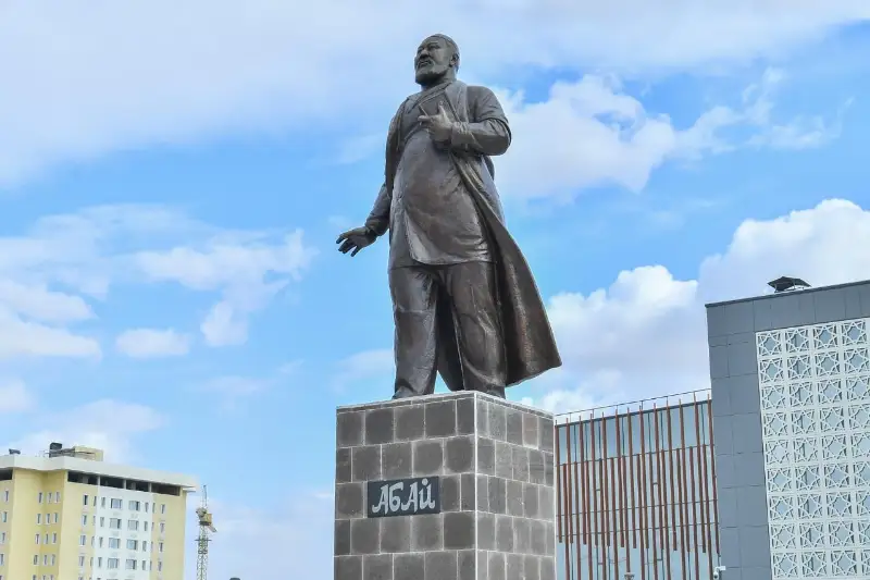Түркістанда қос ғұламаға ескерткіш қойылды