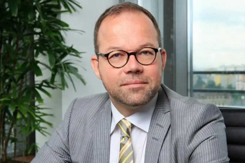 Deutsche Bank basshysy Qazaqstanǵa jasyl oblıgatsııalar men qarjy quraldaryn shyǵarýdy usyndy