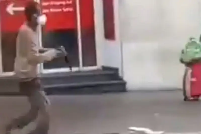Bavarııada ımmıgrant 3 adamdy pyshaqtap, 6-yn jaraqattady