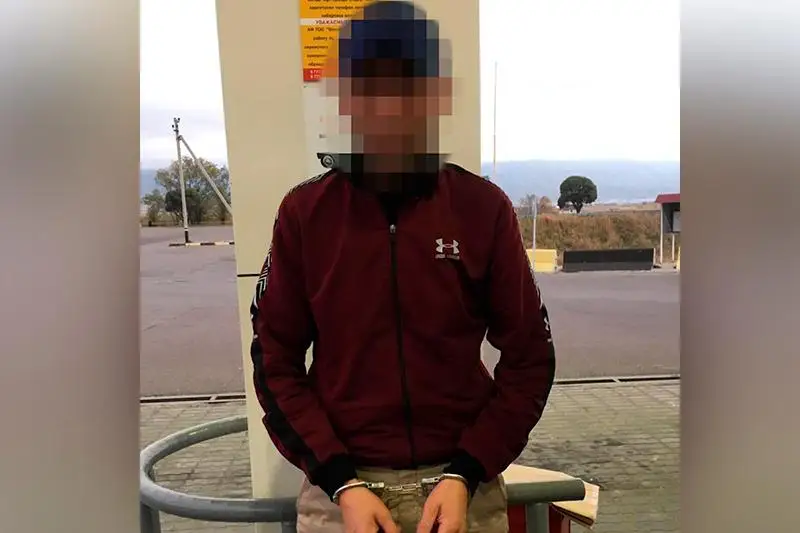 Kámeletke tolmaǵan jambyldyq qyzdy zorlaǵan kúdikti Almatydan ustady