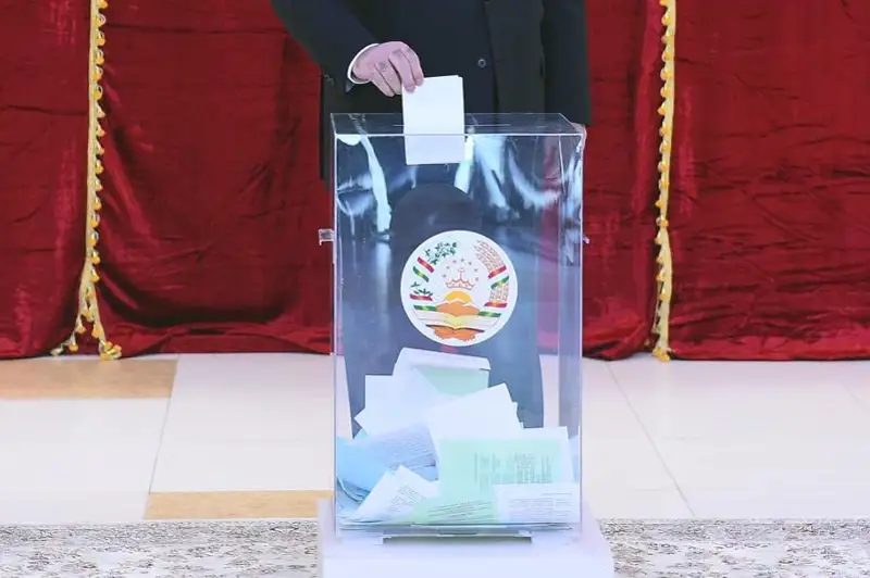 Tájikstanda prezıdent saılaýy ótip jatyr
