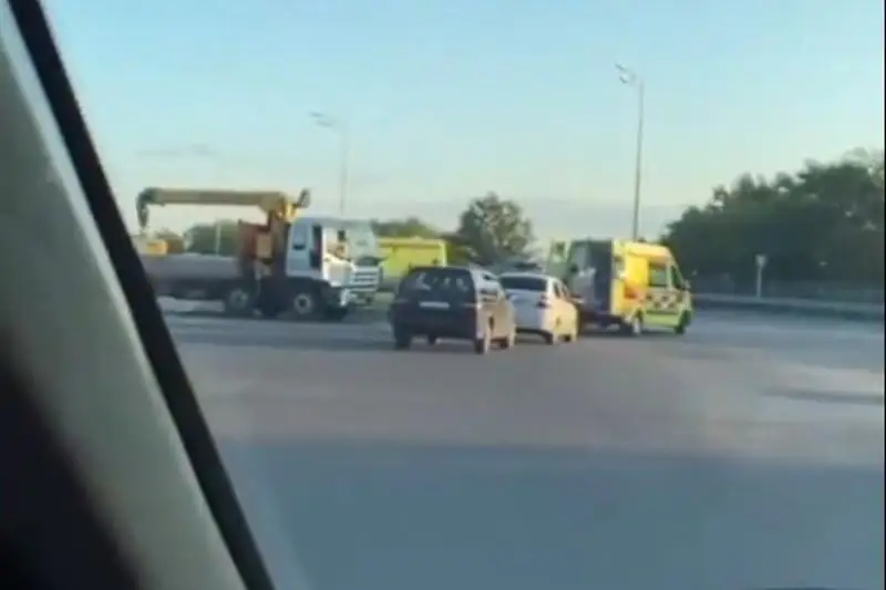 Petropavlda manıpýlıator soqqan jeńil kóliktegi 3 bala men 2 eresek zardap shekti