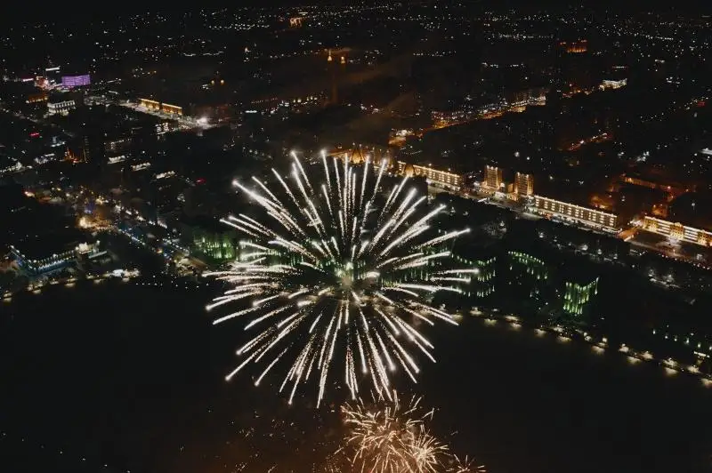Праздничный салют в новогоднюю ночь украсит небо столицы