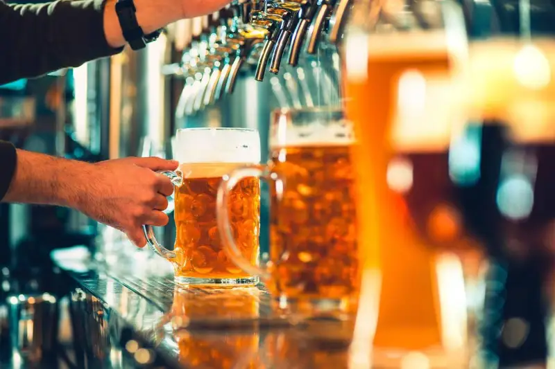 Germanııada koronavırýsqa baılanysty barlardyń jumysy men alkogol satýǵa shekteý qoıyldy