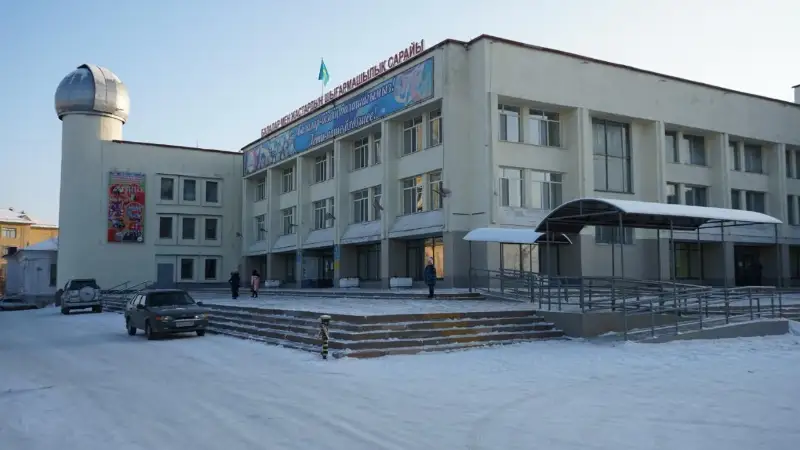 Semeıde balalardyń shyǵarmashylyq saraıy kúrdeli jóndeýden ótýde
