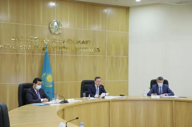 Saparhan Omarov agroónerkásip keshenin erikti saqtandyrýdyń jańa júıesi jaıynda aıtty