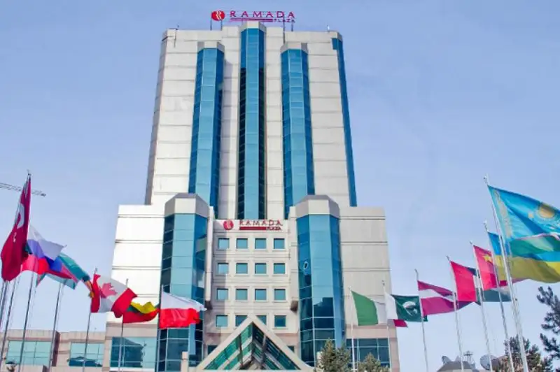 Elordadaǵy «Ramada Plaza» qonaq úıi Qarjy mınıstrligine beriletin boldy