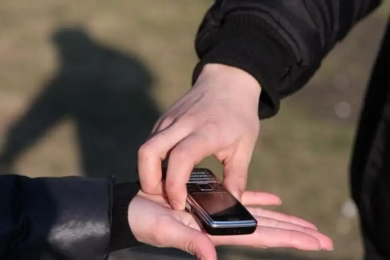 Almatyda smartfon urlaýmen aınalysqan alaıaq qolǵa tústi