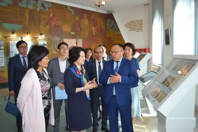 Mýzeıdegi muralar keleshek urpaqqa tolyq jetýi tıis - mınıstr