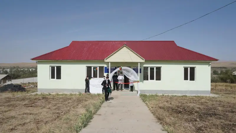 Túrkistan oblysynda qaıyrymdy jandar aýylǵa emhana men meshit salyp berdi