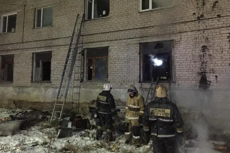 Kókshetaýda jataqhana órtenip, 40 adam evakýatsııalandy