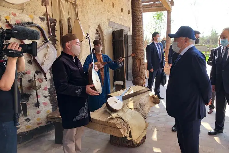 Елбасы «Әзірет Сұлтан» тарихи-мәдени қорығы аумағында орналасқан этноауылға барды