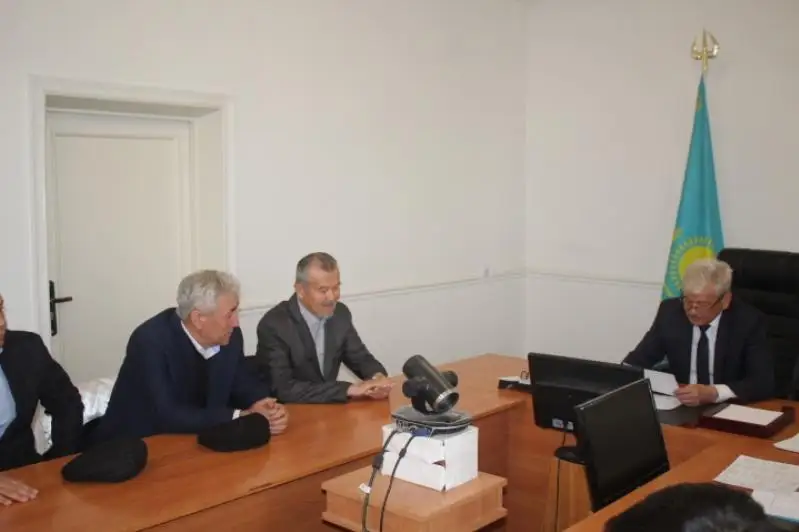 Jetisaı aýdanynyń ákimi ár turǵynnyń ótinishi nazardan tys qalmaıtynyn jetkizdi