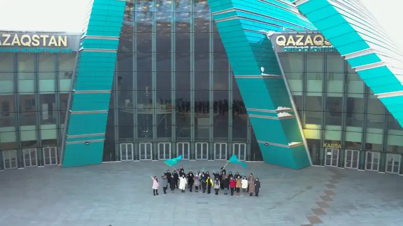 Elordanyń ónerpaz jastary sózin Elbasy jazǵan patrıottyq ándi shyrqady