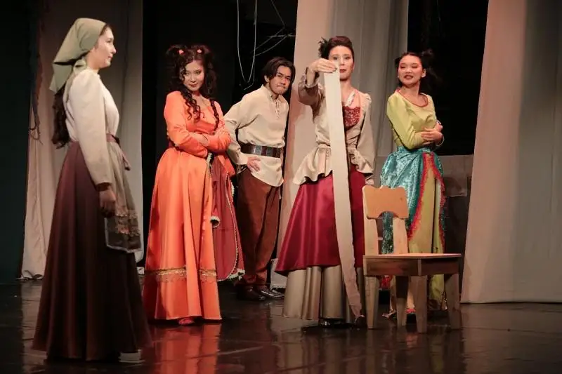 Mýzykalyq jas kórermen teatry balalar merekesin eki kún qatarynan toılaıdy