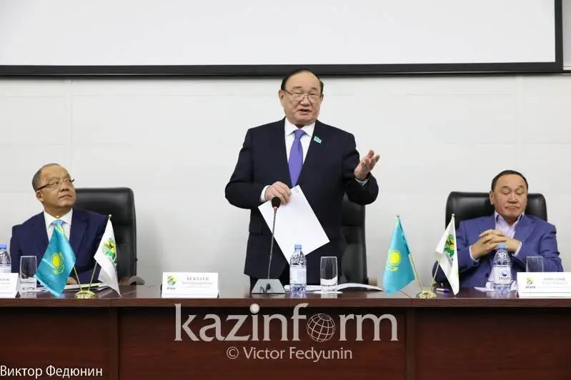 Álı Bektaev: Eńbek adamdary qoǵam ómirinde negizgi ról atqarady
