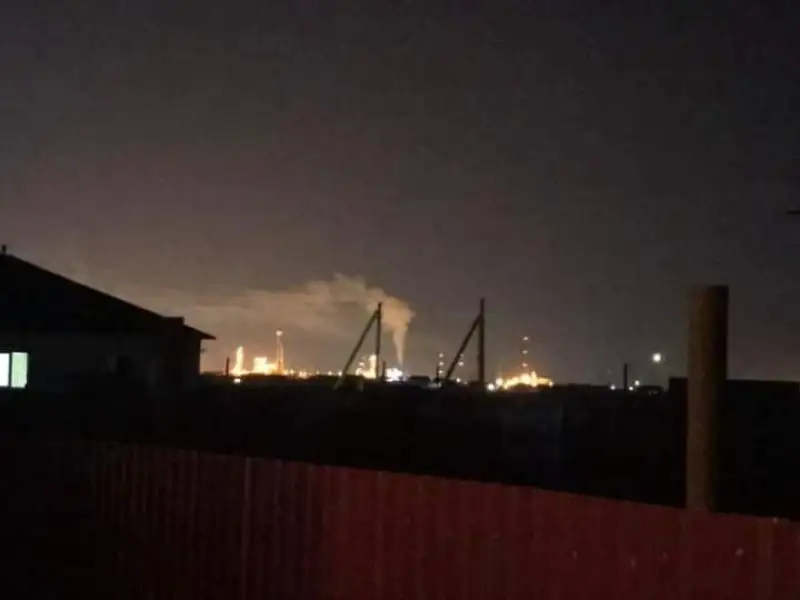 Атырау мұнай өңдеу зауытының қондырғысынан түтін шықты
