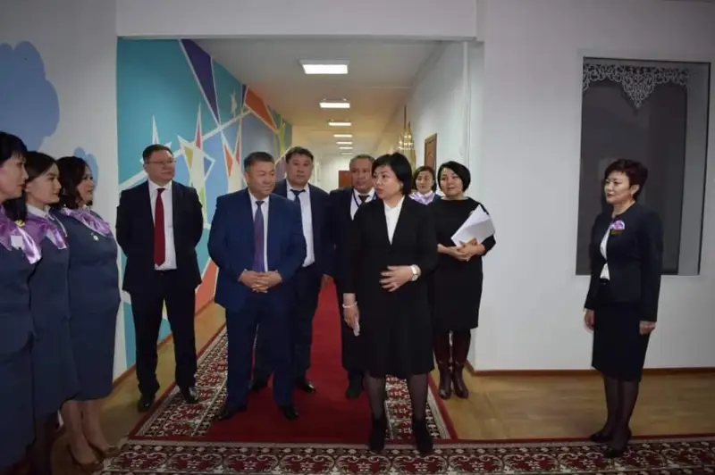 Vıtse-mınıstr Kókshetaýda ınnovatsııalyq tehnologııa qoldanylatyn balabaqshada boldy