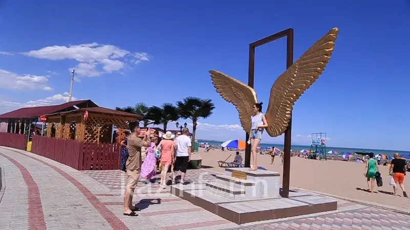 Лесби досын жазалады