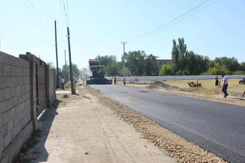 Tarazda buǵan deıin jóndeý kórmegen 85 kóshege asfalt tóselýde