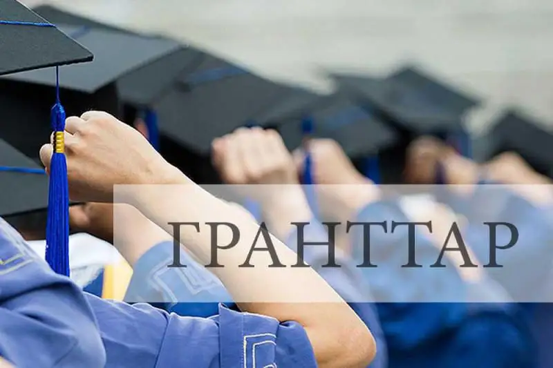 Senator aýylǵa beriletin bilim granttaryn 50 paıyzǵa kóbeıtýdi usyndy