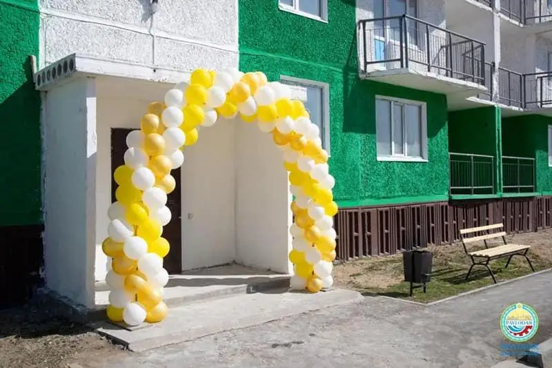 Lenın kentinde basqa óńirden qonys aýdarǵan 14 otbasyna páter berildi - Pavlodar