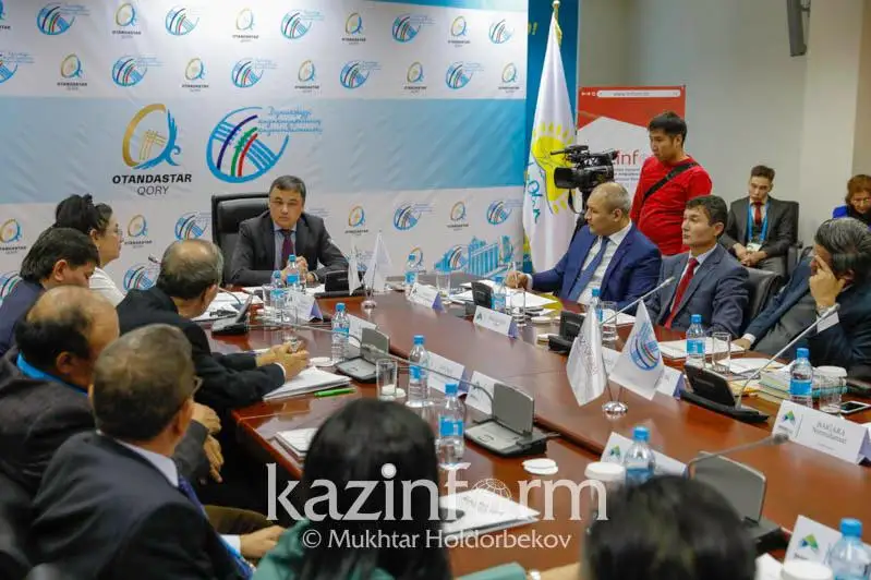 Elimizde sheteldegi qazaq tildi BAQ-tardyń qaýymdastyǵyn qurý usynyldy