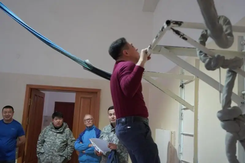Qostanaılyq bloger polıtseılerdi artyq salmaqtan aryltýdyń jolyn usyndy