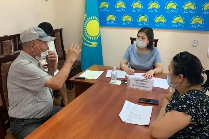 Májilis depýtattary aımaqtarda azamattardy jeke máselemen qabyldap jatyr