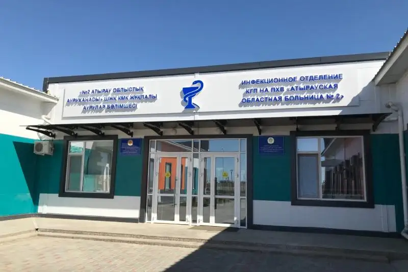 Коронавирус: Атырауда екі ай жансақтау бөлімінде жатқан науқас емделіп шықты