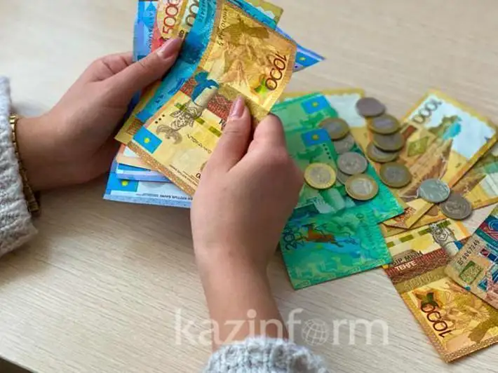 Bilim mınıstri stýdentter men doktoranttardyń shákirtaqysy qalaı óskenin aıtty