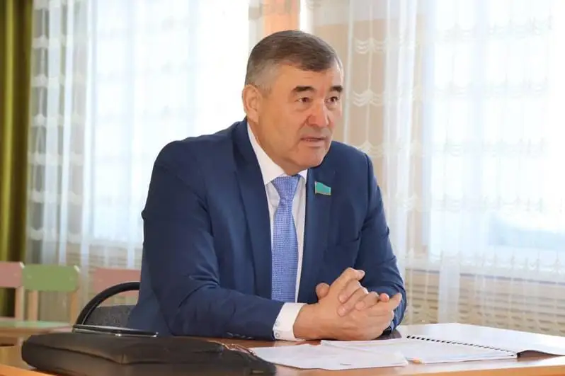 Qazaqstan óziniń tarıhı jerinde qazaq memlekettiligin jańǵyrtty - senator