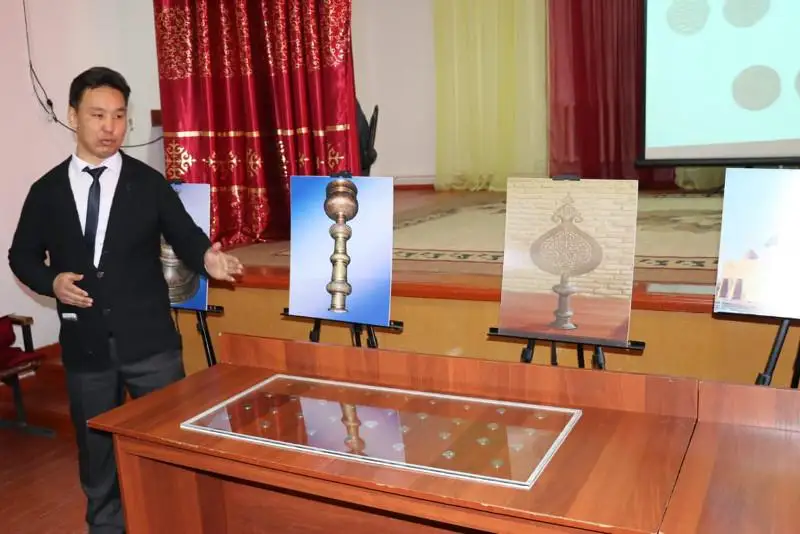 Túrkistanda ulttyq valıýta kúnine oraı teńgeler kórmesi uıymdastyryldy