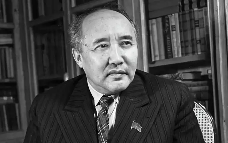 Мухтар Ауэзов