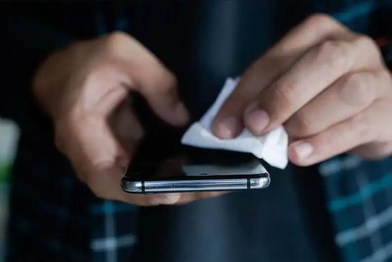 Koronavırýs telefon ekrany men aqsha banknotynda bir aıǵa jýyq ómir súredi