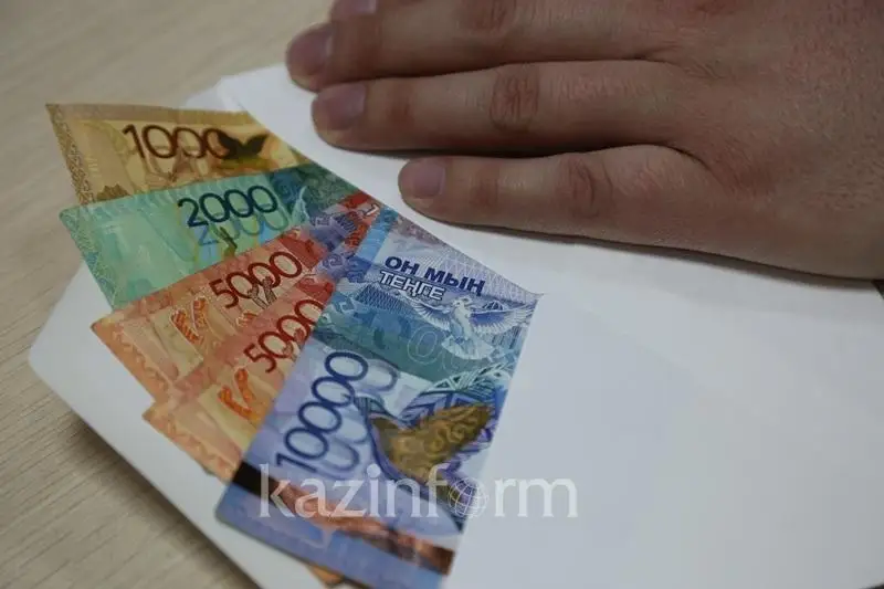 BQO-da polıtseıge para bermek bolǵan ózbekstandyq júrgizýshi ustaldy