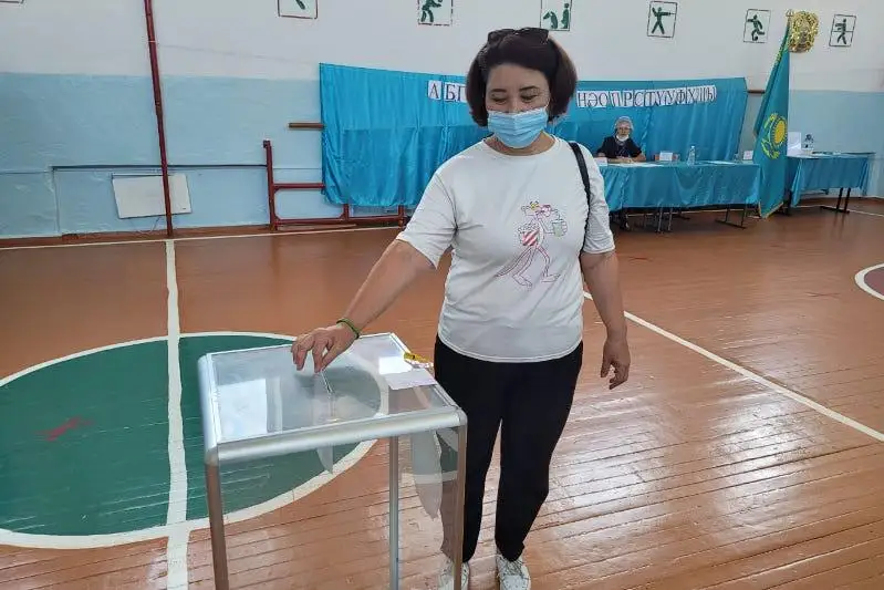 ShQO-da túske deıin aýyl ákimderiniń saılaýynda turǵyndardyń 50 paıyzy daýys berdi