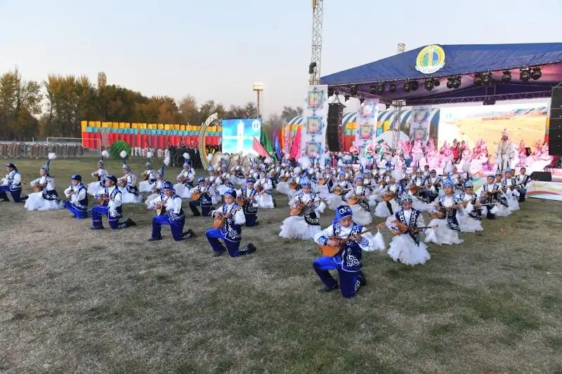 Ордабасының 55 жылдығы: Түркістандық көпбалалы отбасылар баспана алды