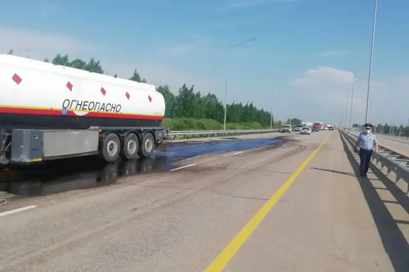 Ekaterınbýrg - Almaty tasjolynda 3 tonna janarmaı tógildi