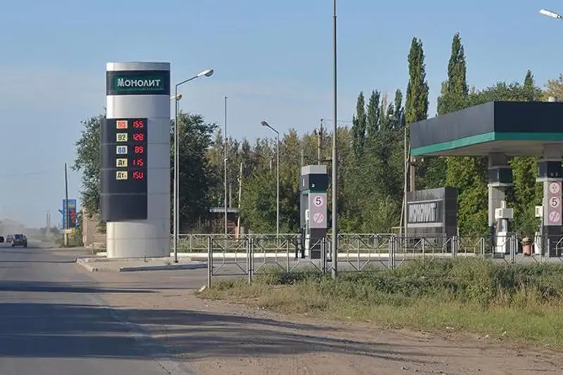 Pavlodarda munaı ónimderin zańsyz tasymaldaǵandar ustaldy