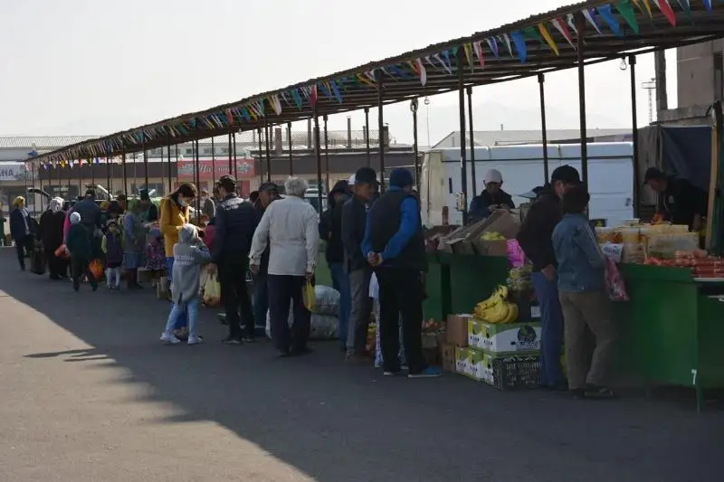 Tarazdaǵy jármeńkede ónimder naryqtaǵydan 10-20 paıyz tómen baǵada saýdalandy