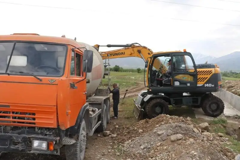 Túlkibasta úsh eldimekenniń aýyz sý qubyry jańartylyp jatyr