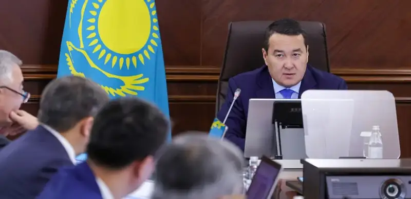 Prime Minister Alikhan Smailov chairs a session of Kazakhstan’s Supreme Scientific and Technical Commission