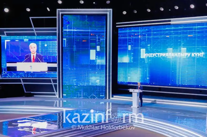 Toqaev tsıfrlyq tehnologııalarǵa kóshken kásiporyndar sanyn 200-ge jetkizýdi tapsyrdy