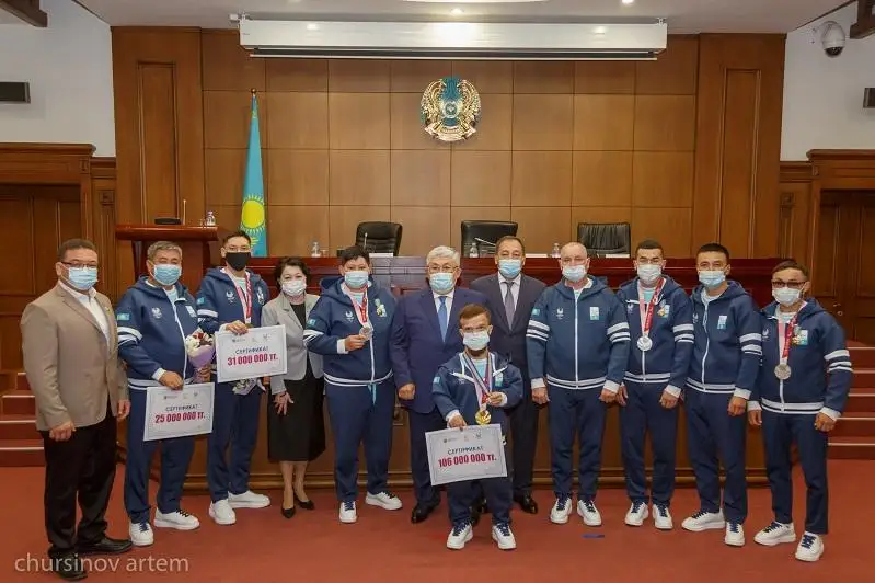 Мемхатшы Паралимпиада жеңімпаздарына марапат пен қаржылай сертификат тапсырды