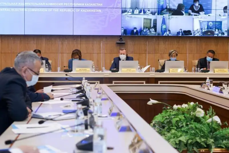 Aýyl ákimderin saılaý: Komıssııa músheleriniń jalaqysy qansha