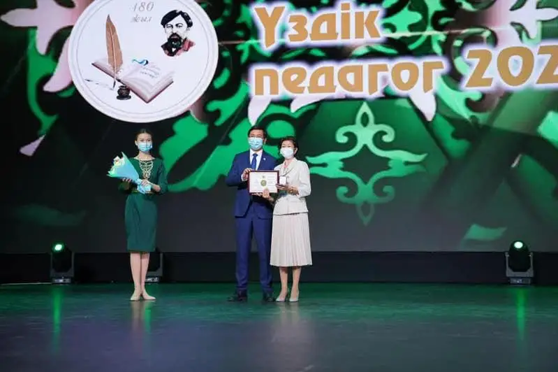 Qazaqstannyń úzdik pedagogtary Qostanaıda marapattaldy