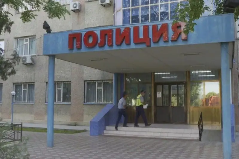 Túrkistanda 14 jasar qyz áleýmettik jelide tanysqan jigitpen kezdesýge Shymkentke qashyp ketken